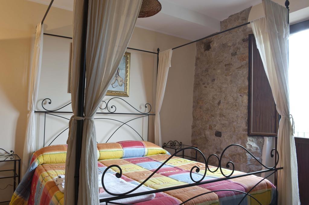 Casa Vacanze "Pietra Viva" Castelnuovo Parano Ruang foto